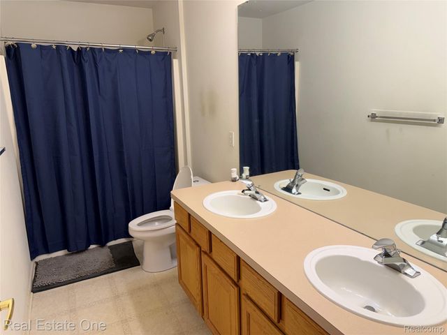 33693 Stonecrest Drive, Sterling Heights, MI 48312