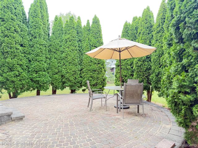 33693 Stonecrest Drive, Sterling Heights, MI 48312