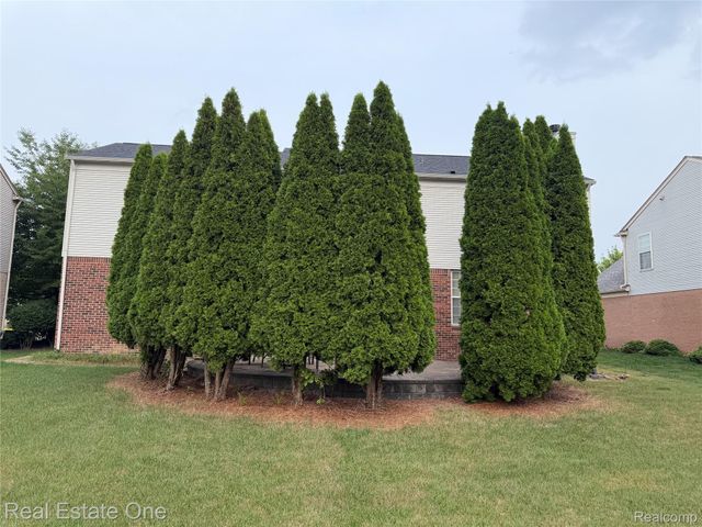 33693 Stonecrest Drive, Sterling Heights, MI 48312