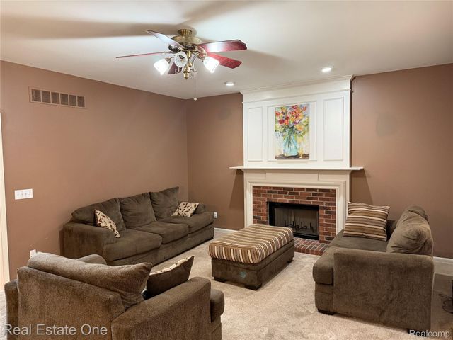 33693 Stonecrest Drive, Sterling Heights, MI 48312