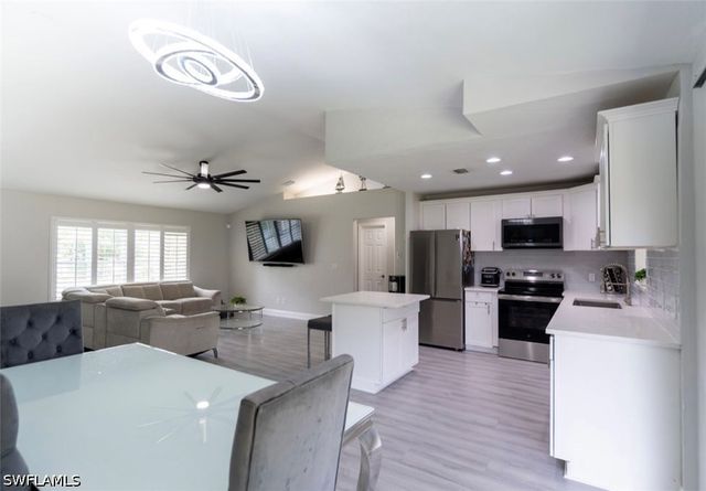 3470 White BLVD, Naples, FL 34117