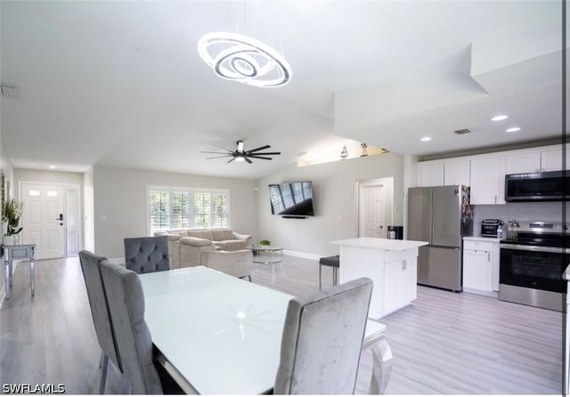 3470 White BLVD, Naples, FL 34117