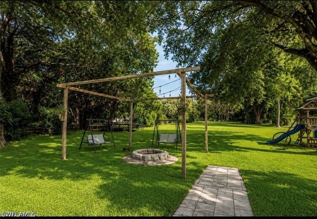 3470 White BLVD, Naples, FL 34117
