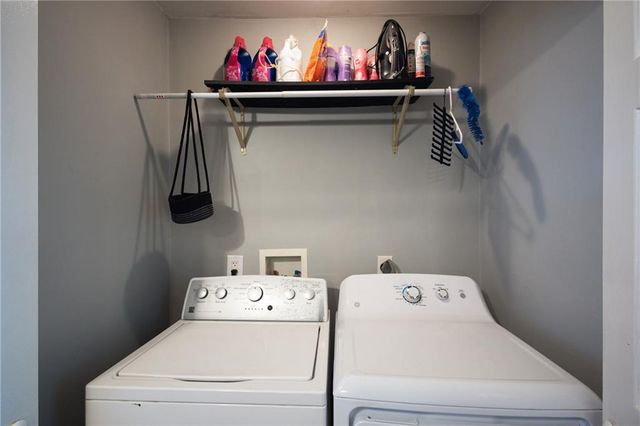 122 SE Moore Street, Blue Springs, MO 64014