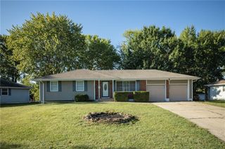 122 SE Moore Street, Blue Springs, MO 64014
