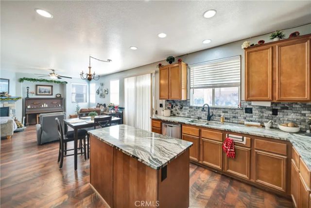 5818 W Avenue J15, Lancaster, CA 93536