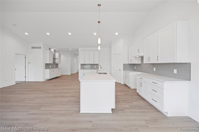 7453 Village Court, Davisburg, MI 48350