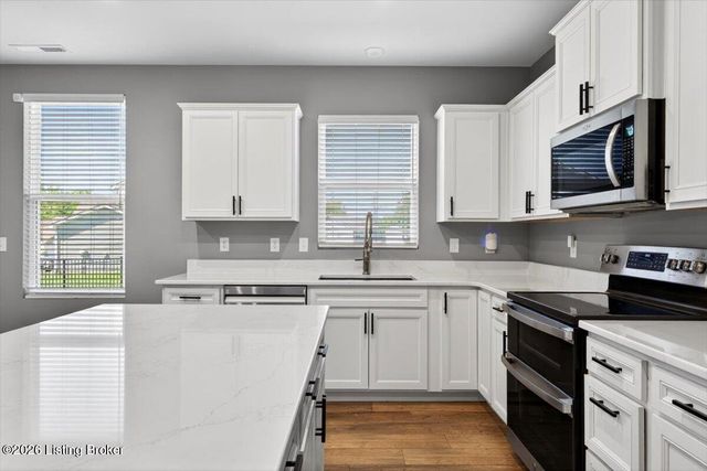 4001 Cobblestone Ln, La Grange, KY 40031