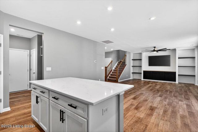 4001 Cobblestone Ln, La Grange, KY 40031