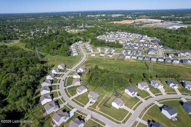 4001 Cobblestone Ln, La Grange, KY 40031