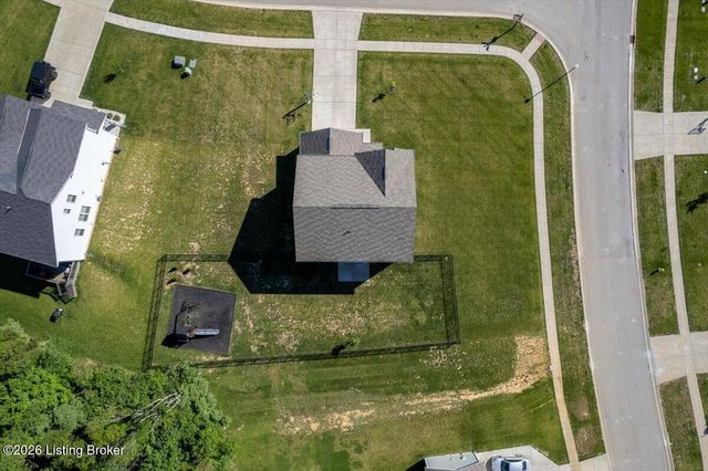 4001 Cobblestone Ln, La Grange, KY 40031
