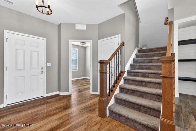 4001 Cobblestone Ln, La Grange, KY 40031