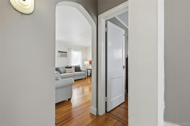 65 Moore Street, New Hyde Park, NY 11040