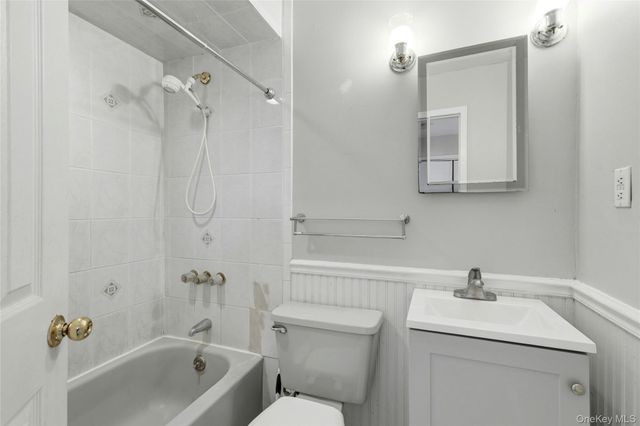 65 Moore Street, New Hyde Park, NY 11040