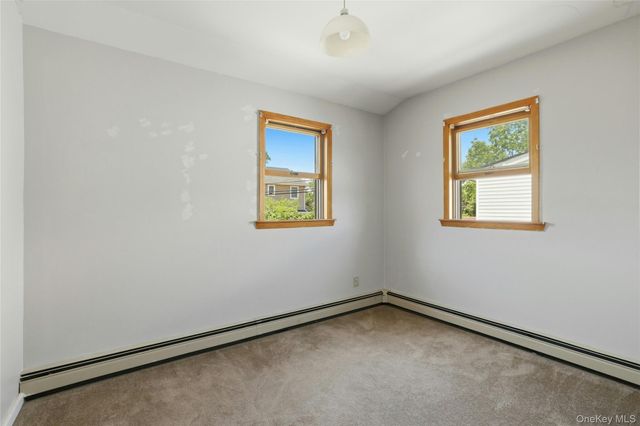 65 Moore Street, New Hyde Park, NY 11040