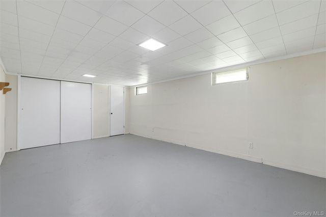 65 Moore Street, New Hyde Park, NY 11040