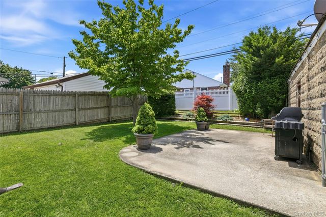65 Moore Street, New Hyde Park, NY 11040