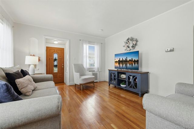 65 Moore Street, New Hyde Park, NY 11040