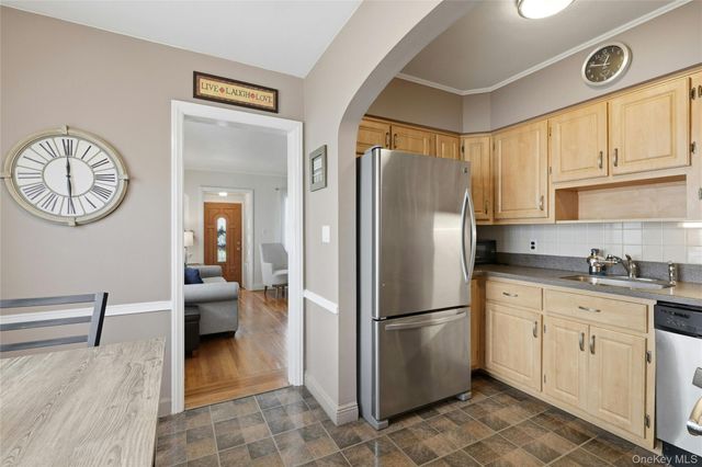 65 Moore Street, New Hyde Park, NY 11040