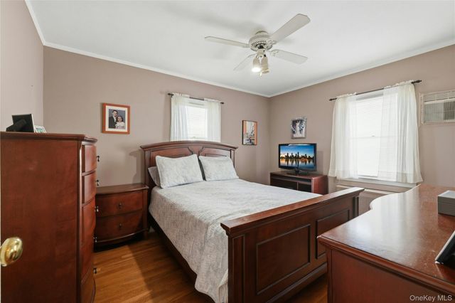 65 Moore Street, New Hyde Park, NY 11040