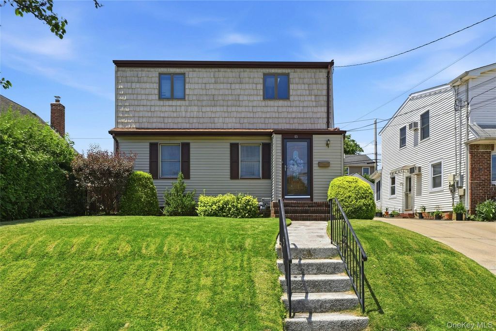 65 Moore Street, New Hyde Park, NY 11040