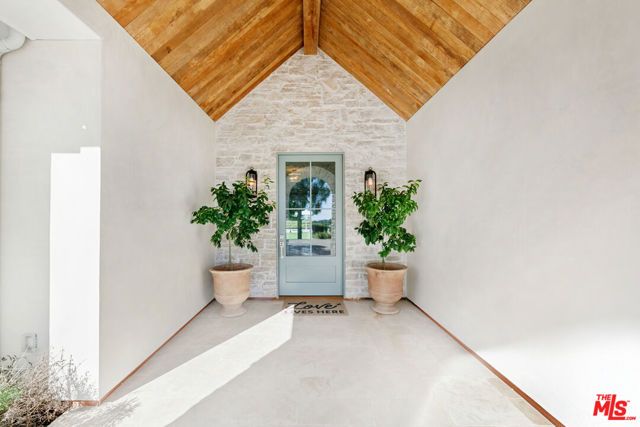 28861 SELFRIDGE Drive, Malibu, CA 90265