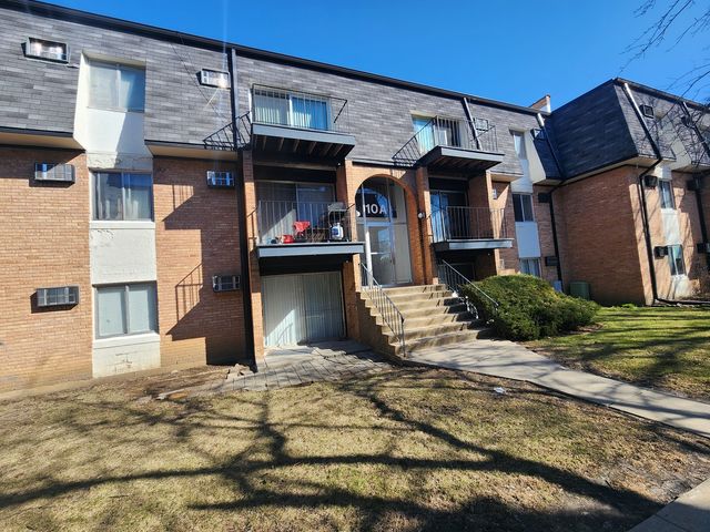 10A E DUNDEE QUARTER Drive 306, Palatine, IL 60074