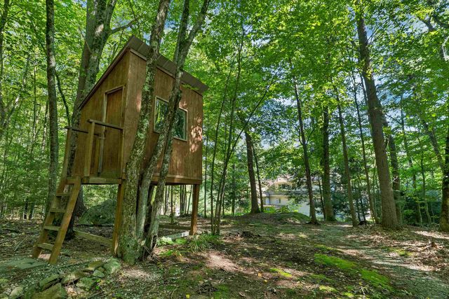 87 Hampstead Road, Sandown, NH 03873