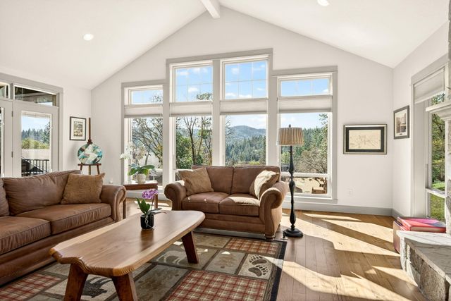 814 Steeple View, Jacksonville, OR 97530