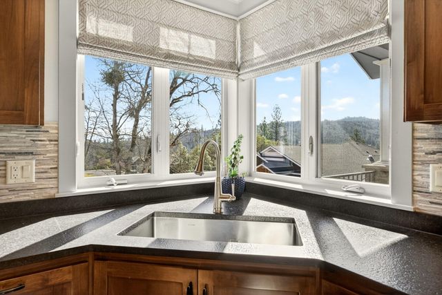 814 Steeple View, Jacksonville, OR 97530