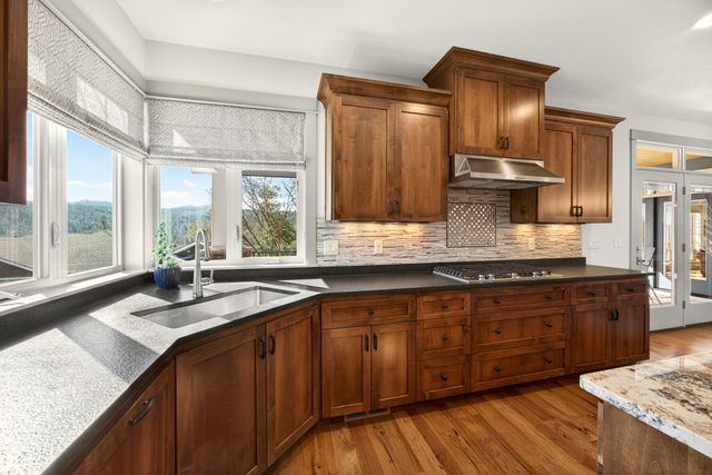 814 Steeple View, Jacksonville, OR 97530