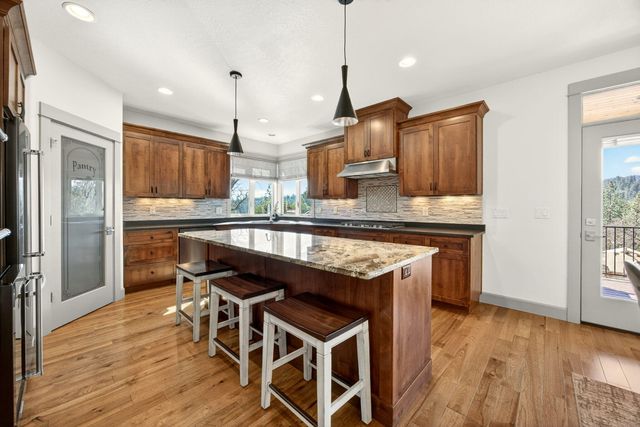 814 Steeple View, Jacksonville, OR 97530