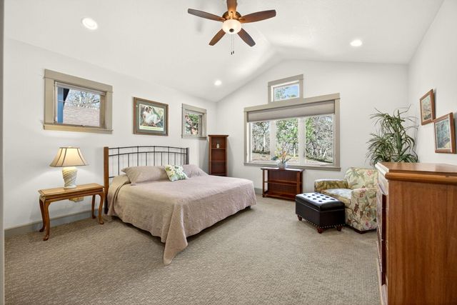 814 Steeple View, Jacksonville, OR 97530