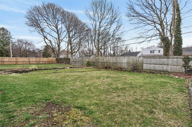 287 Lake Breeze Park, Irondequoit, NY 14622