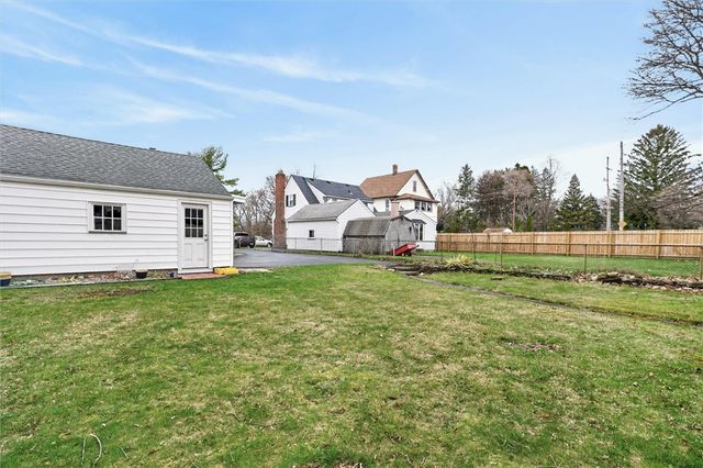 287 Lake Breeze Park, Irondequoit, NY 14622