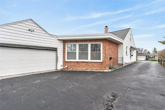 287 Lake Breeze Park, Irondequoit, NY 14622