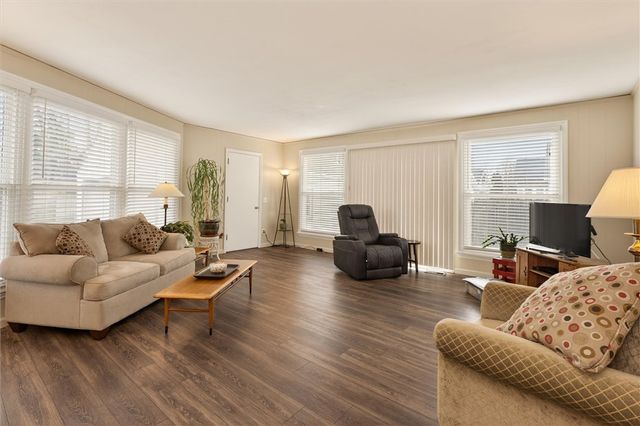 287 Lake Breeze Park, Irondequoit, NY 14622