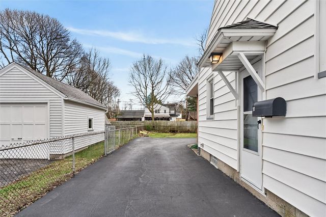 287 Lake Breeze Park, Irondequoit, NY 14622