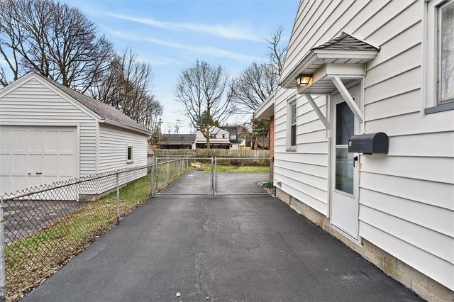 287 Lake Breeze Park, Irondequoit, NY 14622