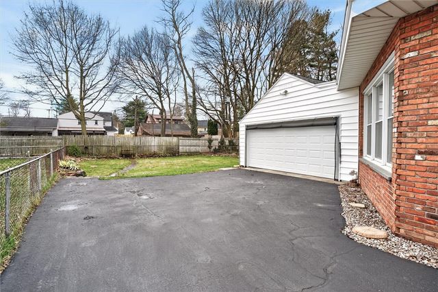 287 Lake Breeze Park, Irondequoit, NY 14622