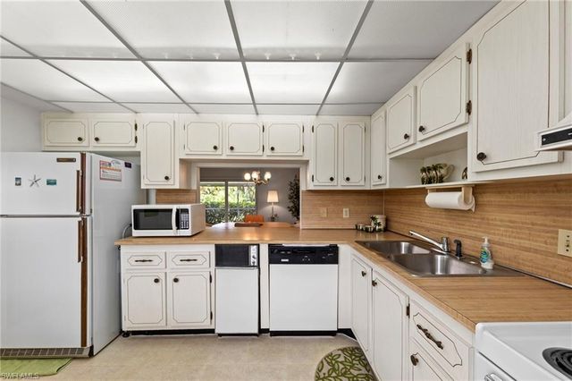 50 Glades BLVD 2, Naples, FL 34112