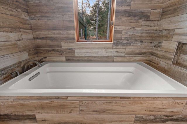 7861 COUNTY RD E, Oconto Falls, WI 54154