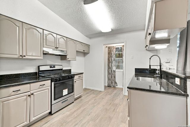 5738 BIENVILLE DR, San Antonio, TX 78233