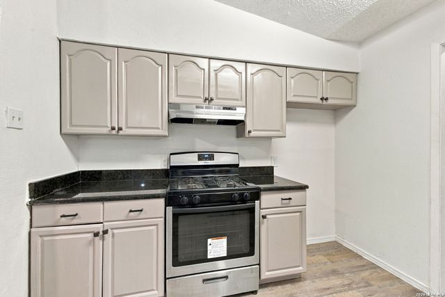 5738 BIENVILLE DR, San Antonio, TX 78233