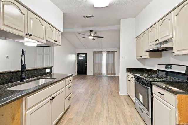 5738 BIENVILLE DR, San Antonio, TX 78233