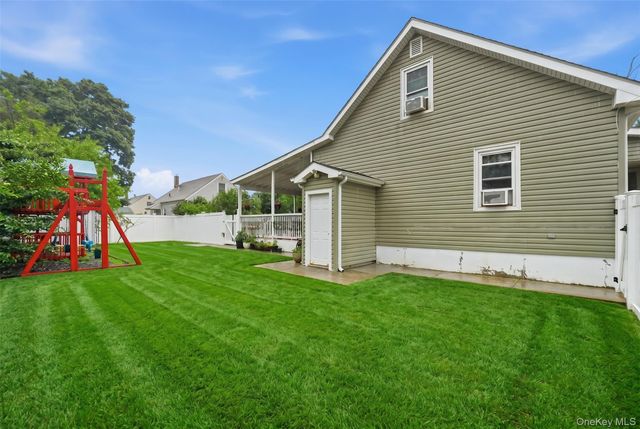 39 Church Street, Central Islip, NY 11722