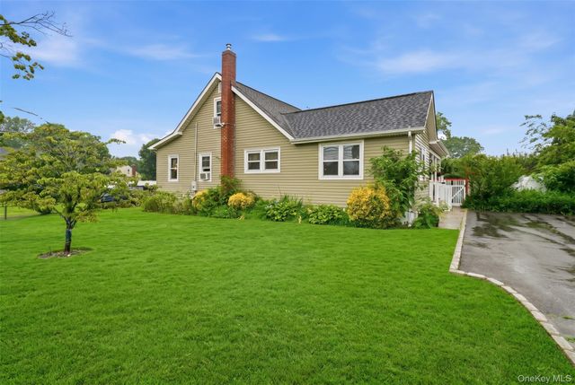 39 Church Street, Central Islip, NY 11722