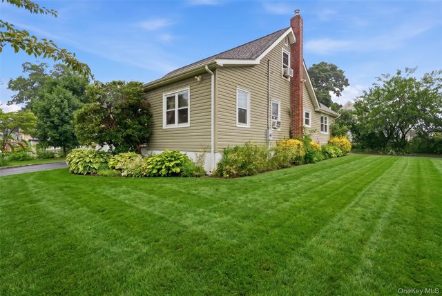 39 Church Street, Central Islip, NY 11722