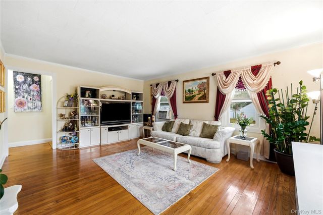 39 Church Street, Central Islip, NY 11722