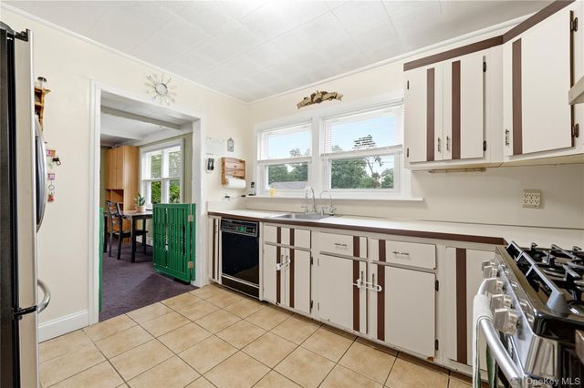 39 Church Street, Central Islip, NY 11722